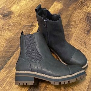 Time & Tru Lugs NWOT